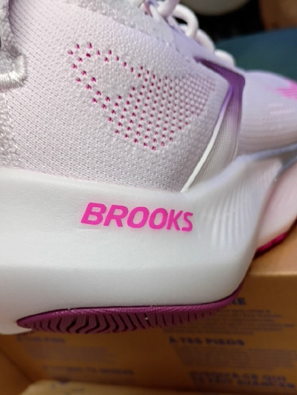 Brooks Glycerin Flex Women's Running Shoes — White with Pink Accents - Picture 6 of 8